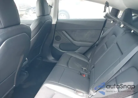 2022 Tesla Model Y Long Range Dual Motor All-Wheel Drive z USA, uszkodzony, nr VIN 7SAYGDEE5NF375324